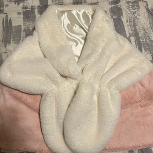 Bridal Faux Fur Wrap 💍
